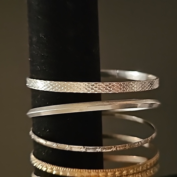 Lot of 11 Various Bangles - 9" Inner Circumference - Picture 5 of 5